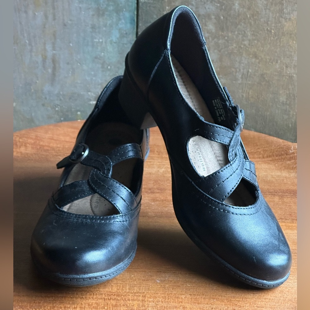 Earth Origins Casual Mary Jane Black Leather Women's Low Heels